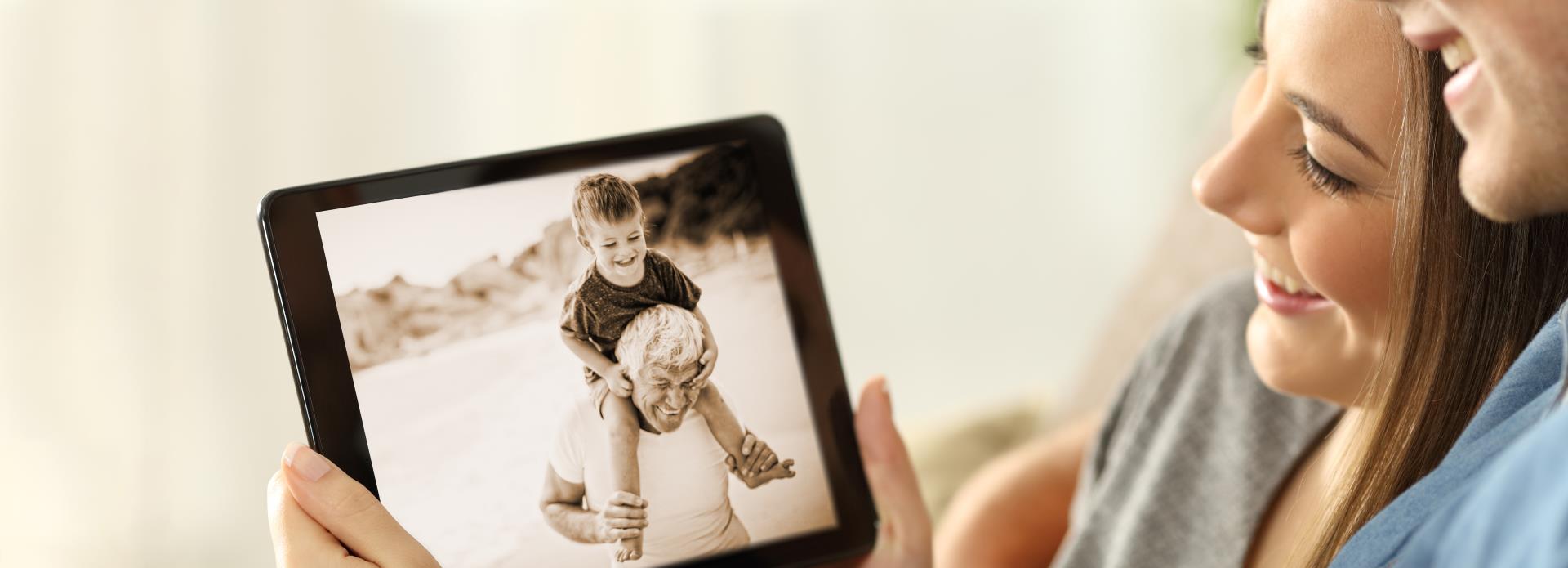 Bilder digitalisieren lassen und auf dem Tablet betrachten | FotoVital-Slider
